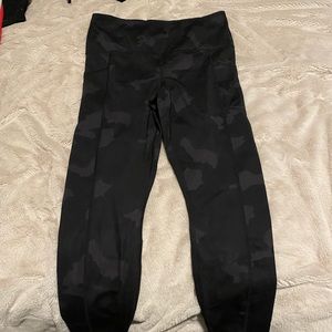 Black camo leggings